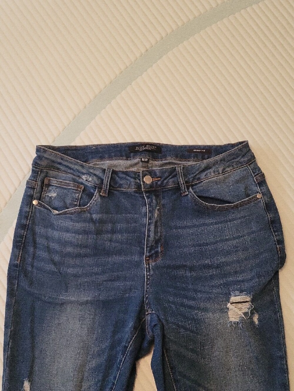 Judy Blue Medium Blue Distressed Cropped Jeans - Picture 3 of 6